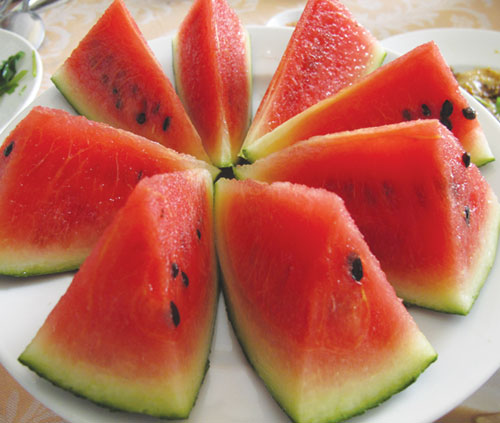 dua-hau-khong-nen-de-trong-tu-lanh