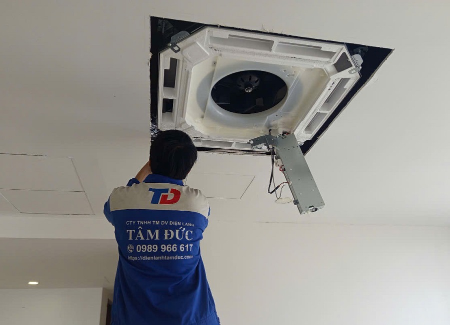 lap-may-lanh-am-tran-phuong-an-nhon-tphcm