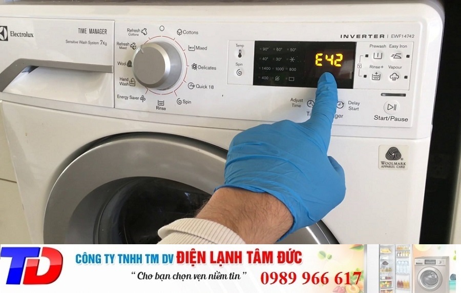 may-giat-electrolux-hu-cua