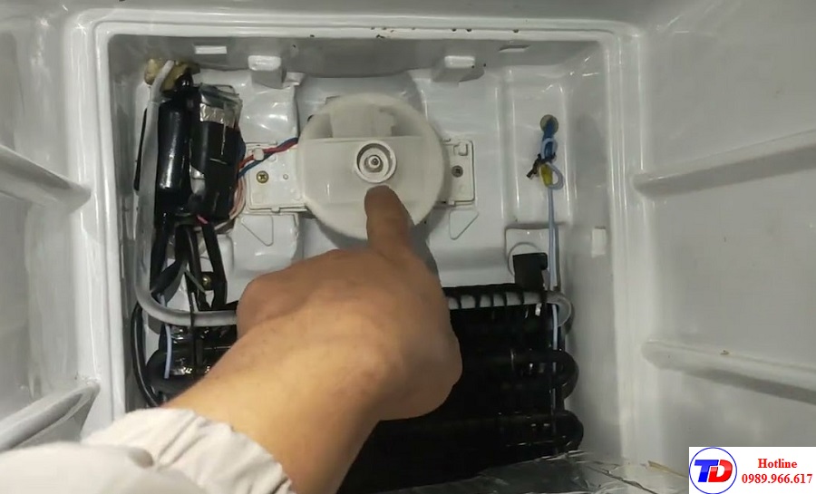 quat-tu-lanh-khong-quay-nguyen-nhan