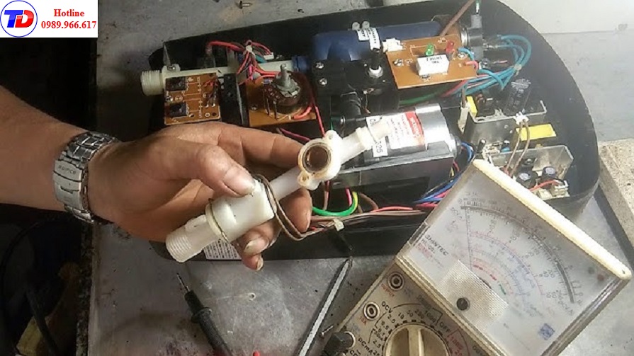 sua-may-nuoc-nong-xa-ba-diem-uy-tin