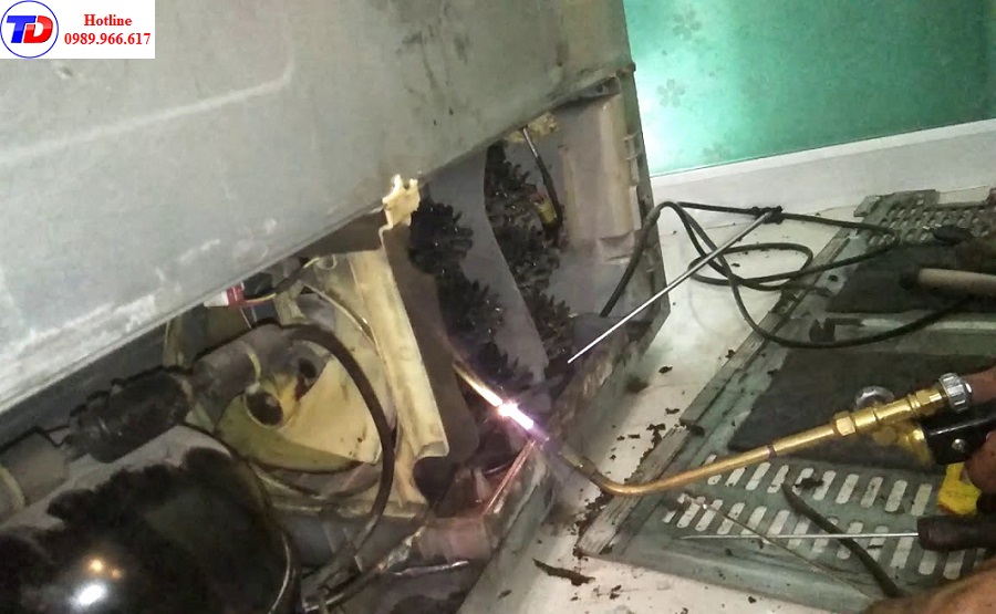 sua-tu-lanh-phuong-hoa-hung-uy-ti