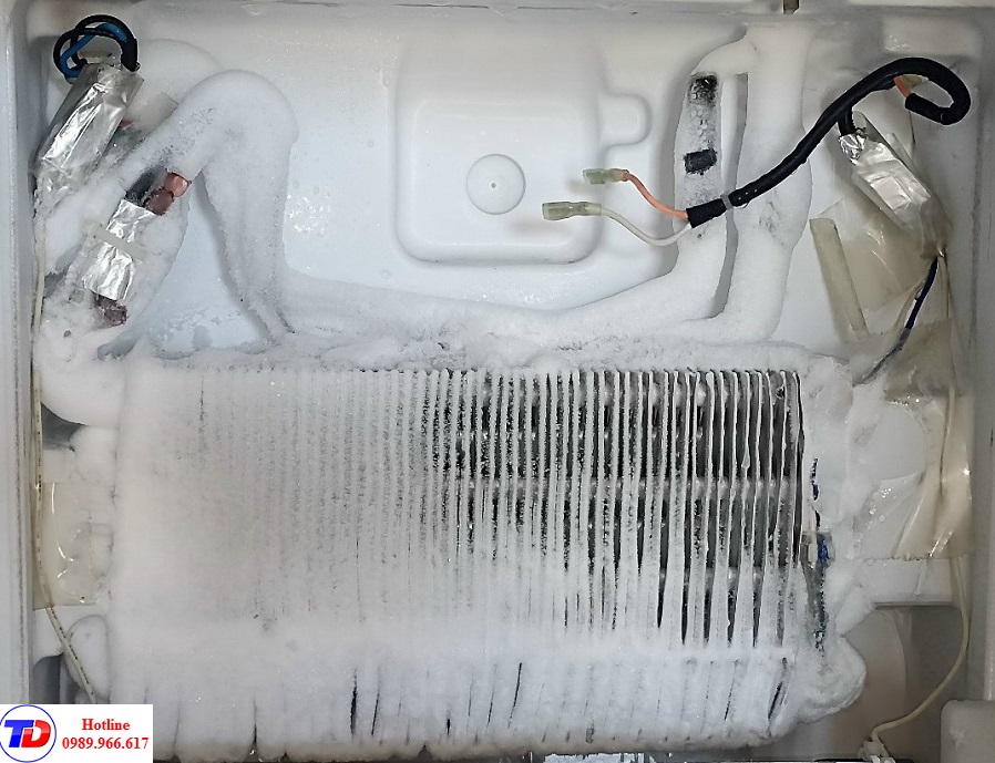 sua-tu-lanh-phuong-tan-son-nhat-bi-dong-tuyet