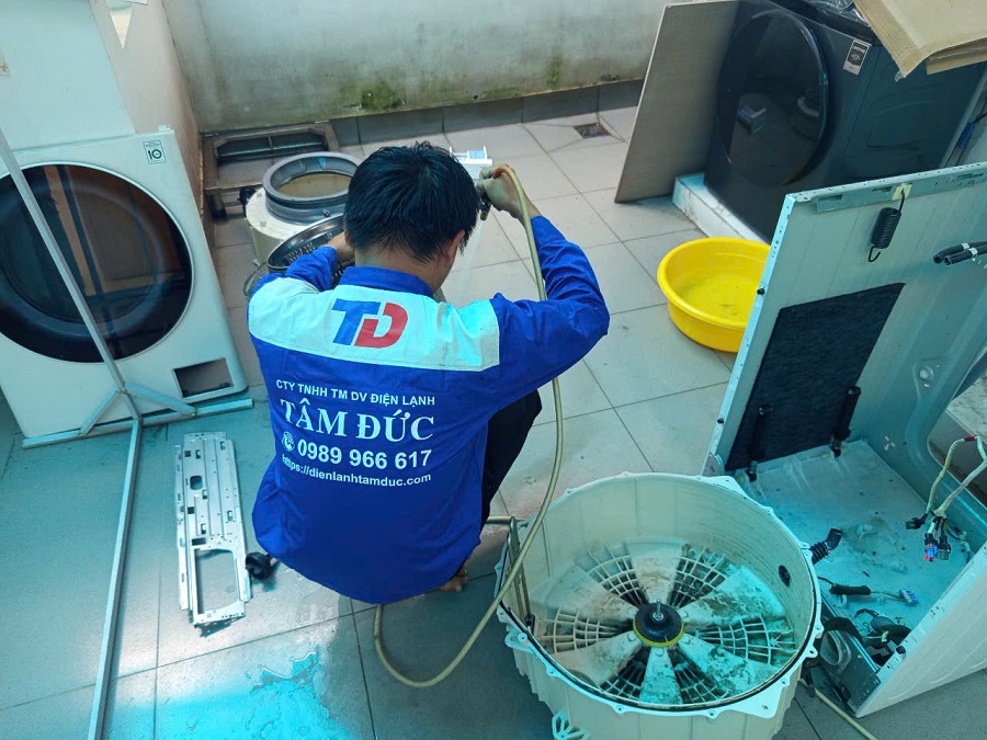 dien-lanh-tam-duc-ve-sinh-may-giat-tphcm