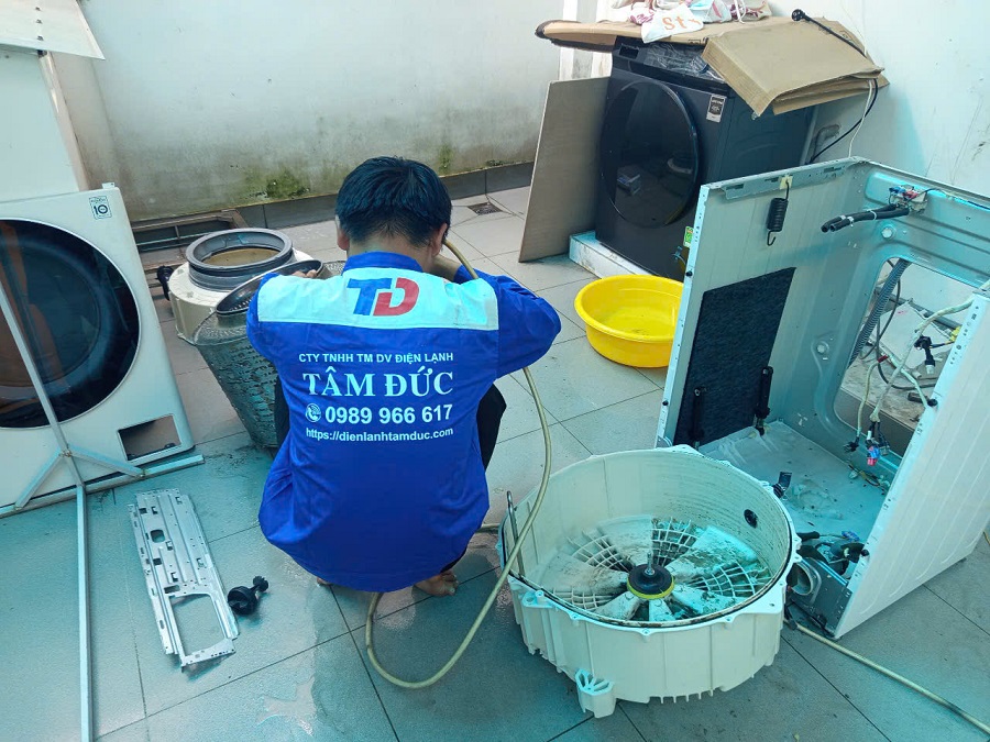 tam-duc-ve-sinh-may-giat-xa-xuan-thoi-son