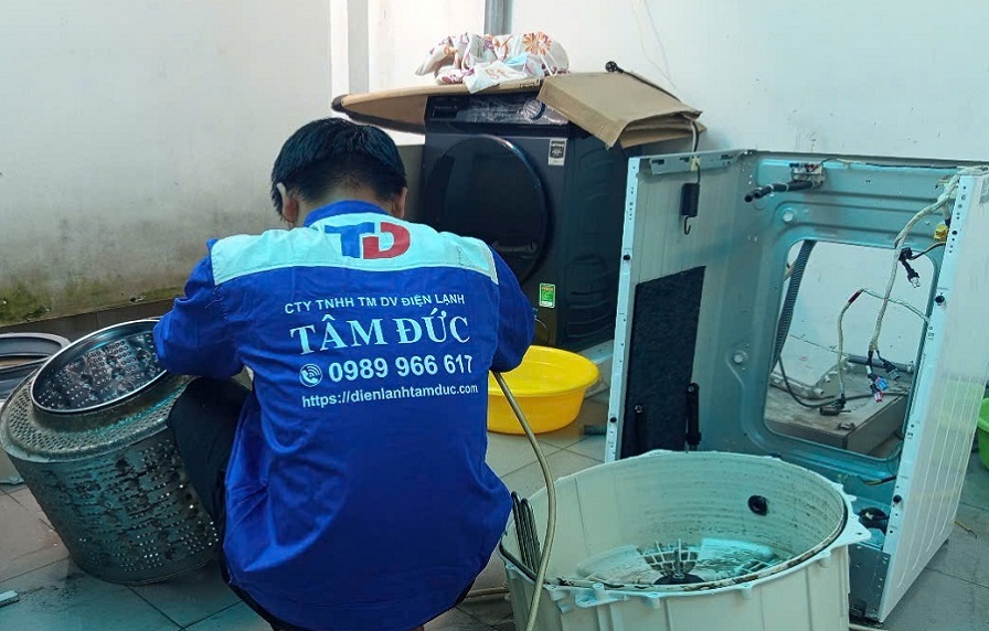 ve-sinh-may-giat-cua-truoc-tot-nhat-tphcm