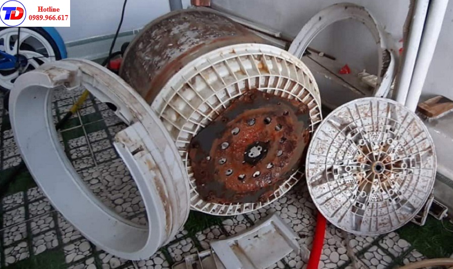 ve-sinh-may-giat-phuong-hoa-hung-tphcm