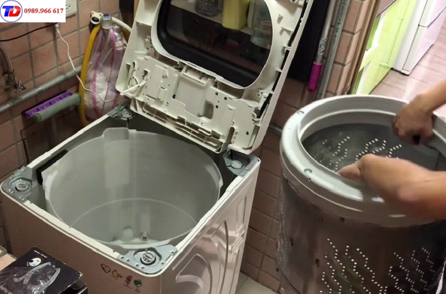 ve-sinh-may-giat-phuong-thong-tay-hoi