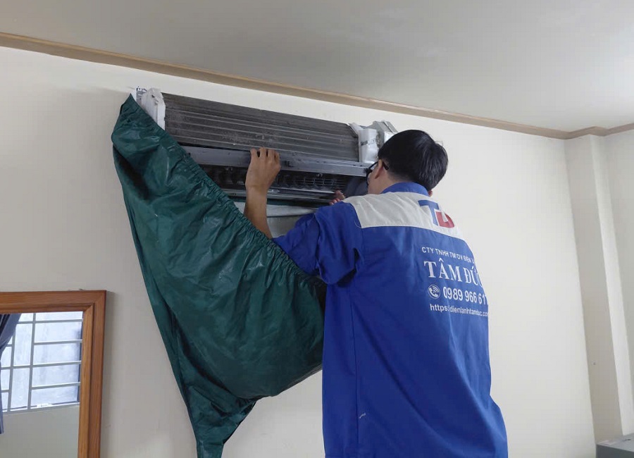 ve-sinh-may-lanh-phuong-phu-thanh-uy-tin