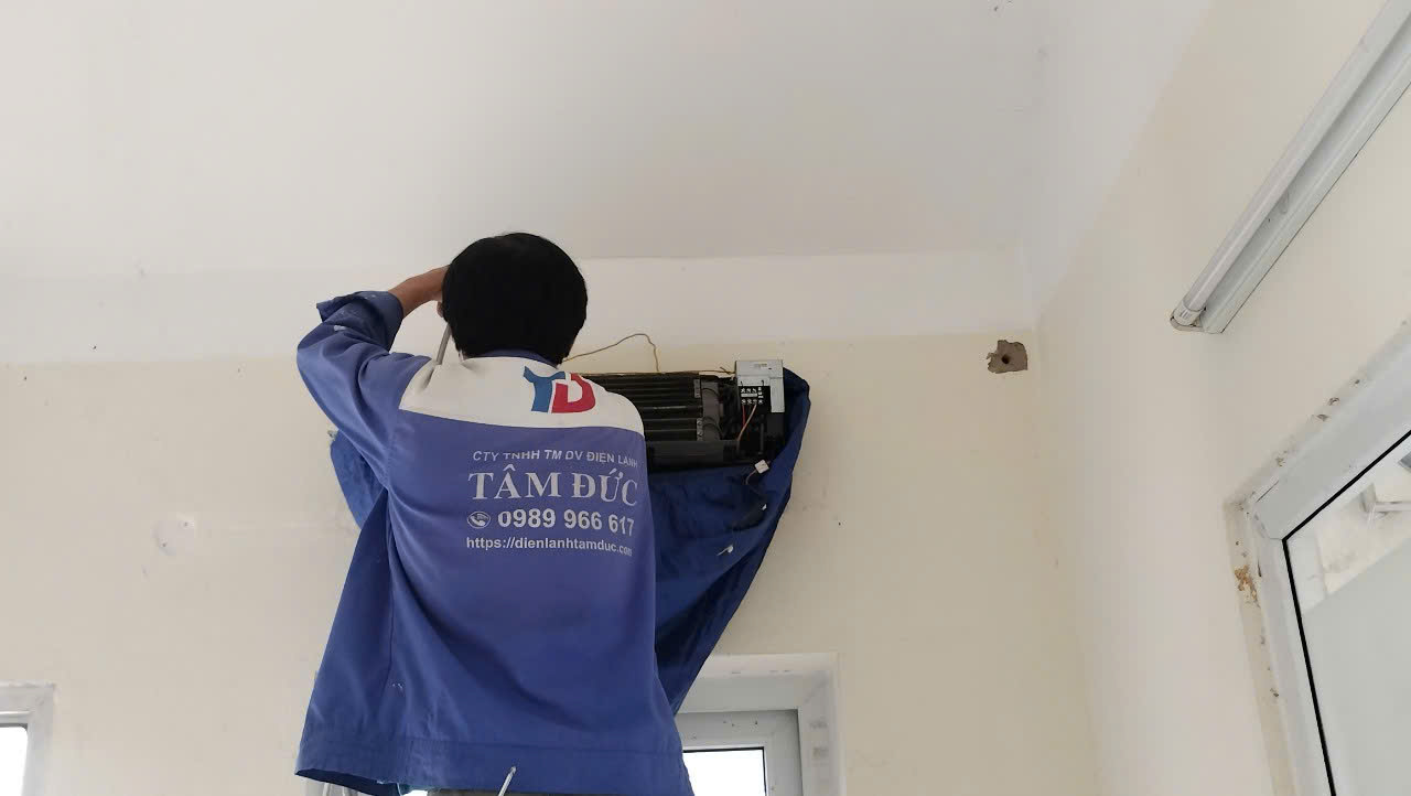 ve-sinh-may-lanh-tai-phuong-tan-dinh-tphcm