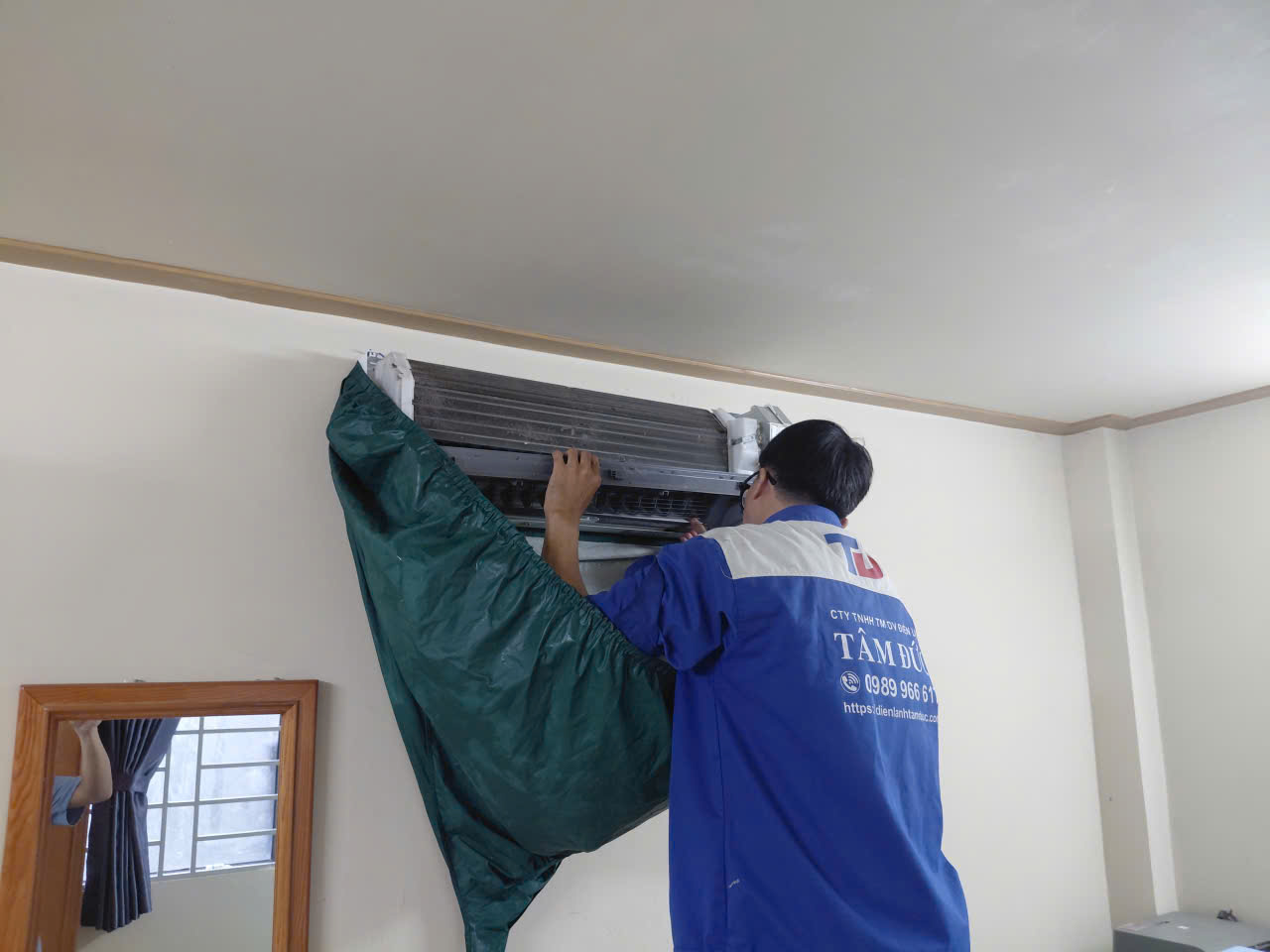 ve-sinh-may-lanh-tai-phuong-tan-dinh