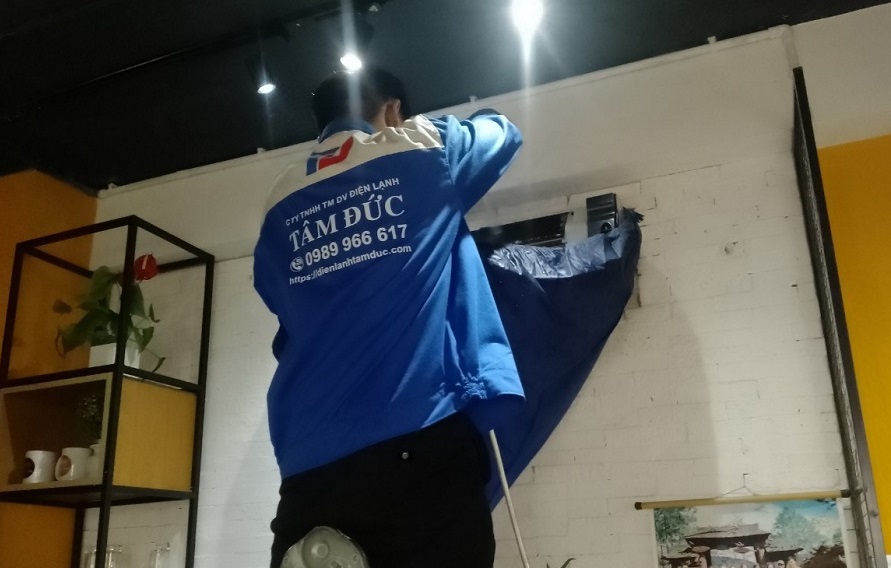 ve-sinh-may-lanh-thong-tay-hoi