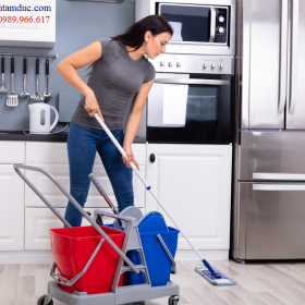 Làm Gì Khi Tủ Lạnh Bị Chảy Nước Tràn Ra Ngoài Nền Nhà?