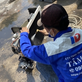 Vệ Sinh Máy Lạnh Chuyên Sâu Là Gì? Khi Nào Cần Thực Hiện?