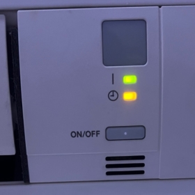 Đèn Máy Lạnh Nhấp Nháy Liên Tục? Nguyên Nhân & Cách Xử Lý