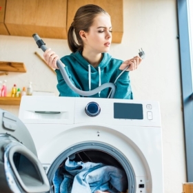 Vì Sao Máy Giặt Tự Ngắt Khi Đang Giặt? Biện Pháp Khắc Phục