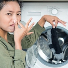 Máy Giặt Bốc Mùi Hôi - Nguyên Nhân Và Cách Xử Lý Triệt Để